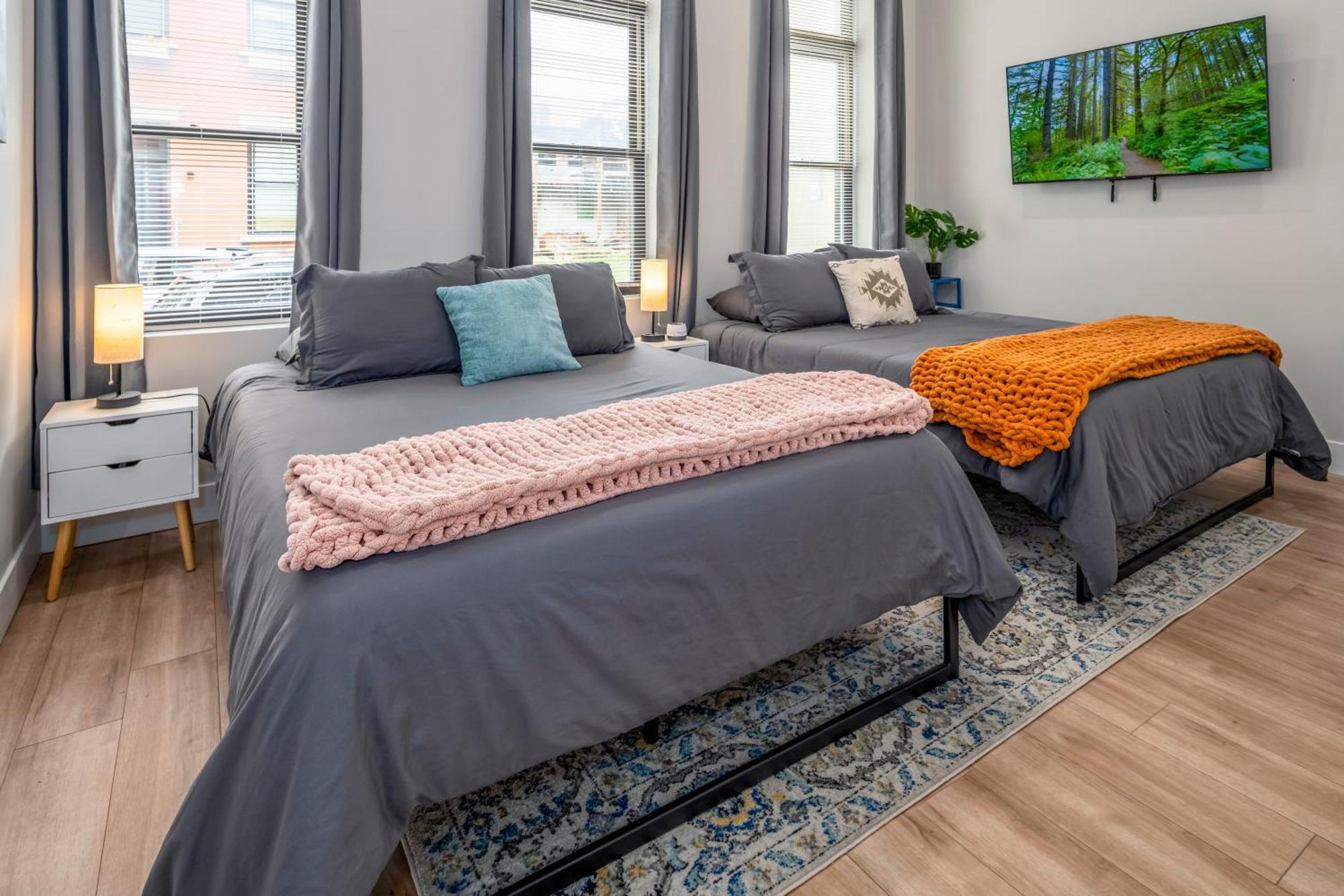 Prime Otr, 3 Lux Queen Beds, Two 55In Tvs, Steps To Tql, Findlay Market, Light Rail, Fast Wifi Cincinnati Exterior photo