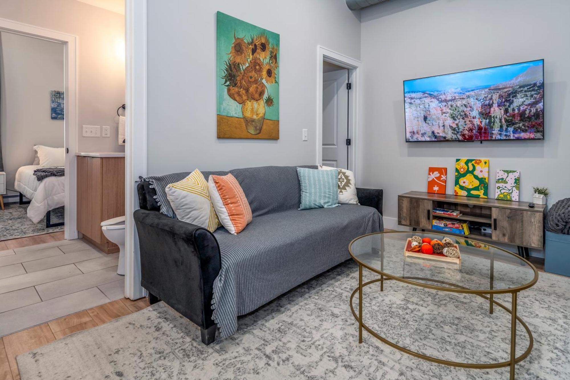 Prime Otr, 3 Lux Queen Beds, Two 55In Tvs, Steps To Tql, Findlay Market, Light Rail, Fast Wifi Cincinnati Exterior photo