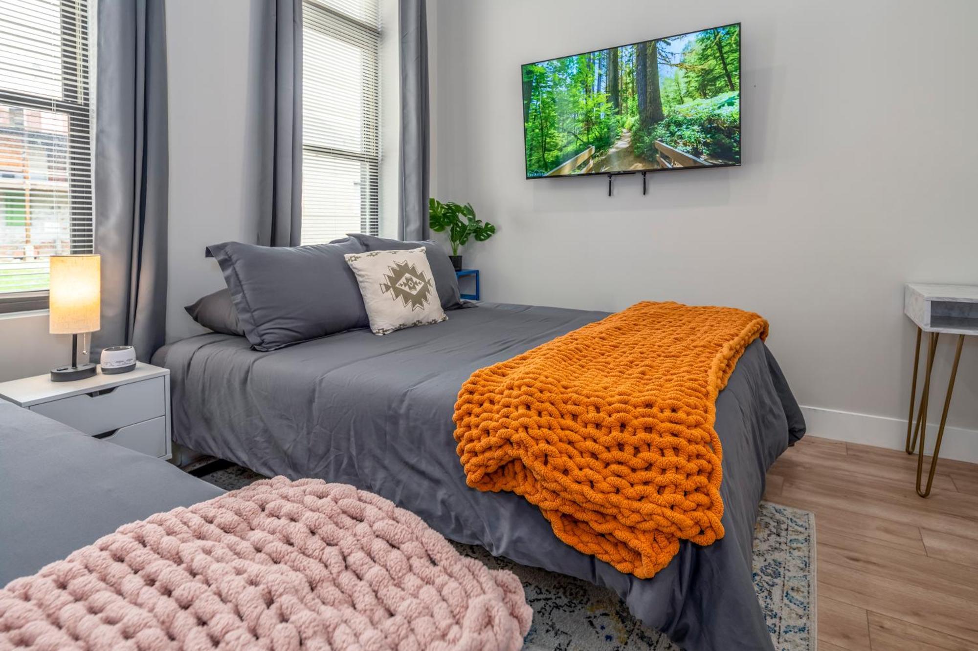 Prime Otr, 3 Lux Queen Beds, Two 55In Tvs, Steps To Tql, Findlay Market, Light Rail, Fast Wifi Cincinnati Exterior photo